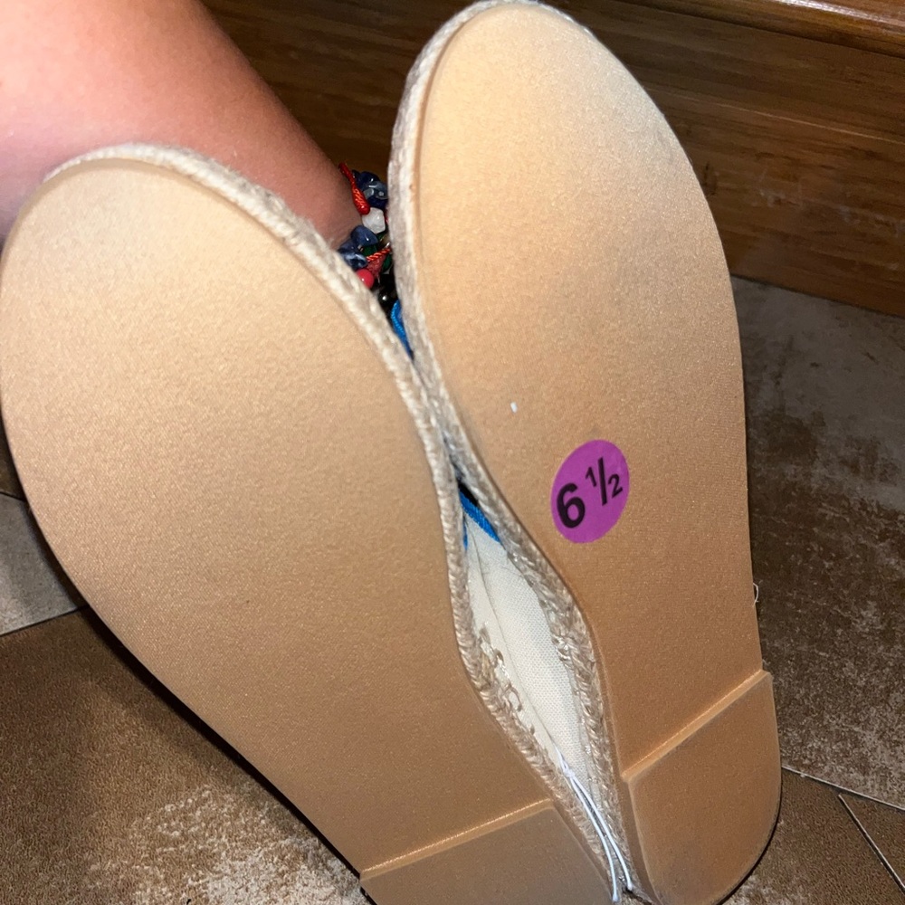 London Fog beige flats espadrilles size 6.5 NWOT - Picture 6 of 8